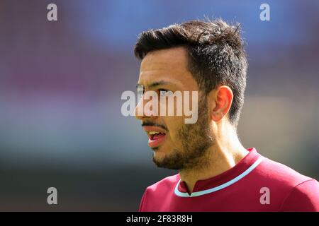 Burnley, Großbritannien. April 2021. Dwight McNeil #11 von Burnley in Burnley, Großbritannien am 4/10/2021. (Foto von Conor Molloy/News Images/Sipa USA) Quelle: SIPA USA/Alamy Live News Stockfoto