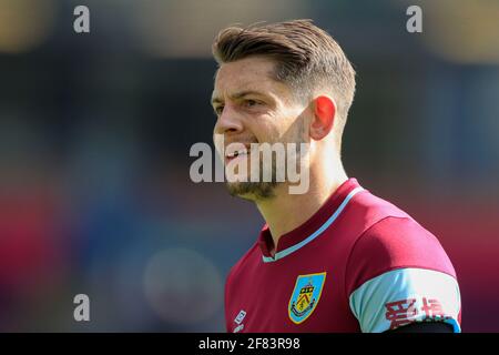 Burnley, Großbritannien. April 2021. James Tarkowski #5 von Burnley in Burnley, UK am 4/10/2021. (Foto von Conor Molloy/News Images/Sipa USA) Quelle: SIPA USA/Alamy Live News Stockfoto