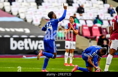 London, Großbritannien. April 2021. Kelechi Iheanacho vom FC Leicester City feiert den zweiten Treffer des FC Leicester City in der zweiten Hälfte des Premier League-Spiels zwischen West Ham United und Leicester City am 11. April 2021 im London Stadium, Queen Elizabeth Olympic Park, London, England. Foto von Phil Hutchinson. Nur zur redaktionellen Verwendung, Lizenz für kommerzielle Nutzung erforderlich. Keine Verwendung bei Wetten, Spielen oder Veröffentlichungen einzelner Clubs/Vereine/Spieler. Kredit: UK Sports Pics Ltd/Alamy Live Nachrichten Stockfoto