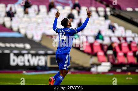 London, Großbritannien. April 2021. Kelechi Iheanacho vom Leicester City FC feiert das erste Tor des Leicester City FC in der zweiten Hälfte des Premier League-Spiels zwischen West Ham United und Leicester City am 11. April 2021 im London Stadium, Queen Elizabeth Olympic Park, London, England. Foto von Phil Hutchinson. Nur zur redaktionellen Verwendung, Lizenz für kommerzielle Nutzung erforderlich. Keine Verwendung bei Wetten, Spielen oder Veröffentlichungen einzelner Clubs/Vereine/Spieler. Kredit: UK Sports Pics Ltd/Alamy Live Nachrichten Stockfoto