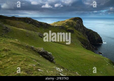 Klippen und Landzunge auf der Slieve League fahren auf der Wild Atlantic Way in Donegal in Irland Stockfoto