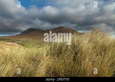 Silver Strand und Mweelrea Berg auf dem Wild Atlantic Way In Mayo in Irland Stockfoto