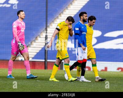 Ibrox Stadium, Glasgow, Großbritannien. April 2021. Scottish Premiership Football, Rangers versus Hibernian; Dejection für Paul Hanlon von Hibernian in Vollzeit Kredit: Action Plus Sports/Alamy Live News Stockfoto