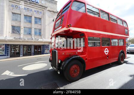 Route 65 Vintage London Bus Running Day, West London, Großbritannien, 11. April 2021, Foto von Richard Goldschmidt Stockfoto