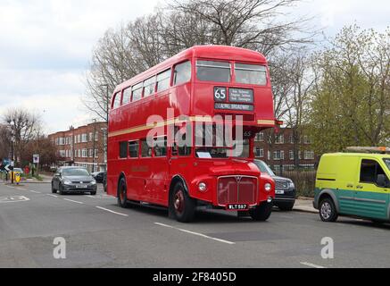 Route 65 Vintage London Bus Running Day, West London, Großbritannien, 11. April 2021, Foto von Richard Goldschmidt Stockfoto
