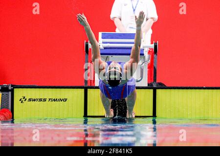 EINDHOVEN, NIEDERLANDE - 11. APRIL: Kira Toussaint tritt im Finale der Women 100m Backstroke während des Eindhoven Qualification Meet in Pieter van an Stockfoto