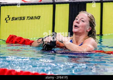 EINDHOVEN, NIEDERLANDE - 11. APRIL: Kira Toussaint feiert Niederländischen Seniorenrekord im Finale der Frauen mit 100 m Rückschlag während der Eindhoven Qualificati Stockfoto