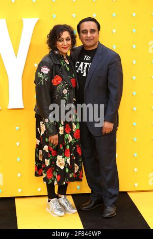 LONDON, VEREINIGTES KÖNIGREICH - 18. Jun 2019: Meera Syal und Sanjeev Bhaskar nehmen an der britischen Premiere von „Yesterday“ am 18 im Odeon Luxe, Leicester Square, Teil Stockfoto