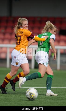 Hibernian WFC / Motherwell WFC . Sonntag, 11. April 2021, 14.00 Ainslie Park, Edinburgh. Bild von Hibernians Sieg 3-2. Stockfoto