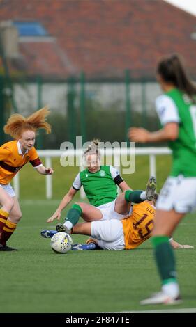 Hibernian WFC / Motherwell WFC . Sonntag, 11. April 2021, 14.00 Ainslie Park, Edinburgh. Bild von Hibernians Sieg 3-2. Stockfoto