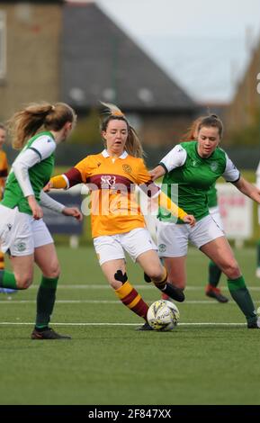 Hibernian WFC / Motherwell WFC . Sonntag, 11. April 2021, 14.00 Ainslie Park, Edinburgh. Bild von Hibernians Sieg 3-2. Stockfoto