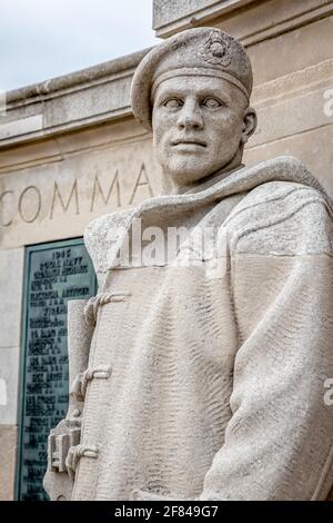 Statue auf dem Portsmouth Naval Memorial, Portsmouth, Hampshire Stockfoto