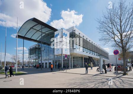 Corona Impfzentrum München in den Messehallen Eingang Nord, München, Oberbayern, Bayern, Deutschland Stockfoto