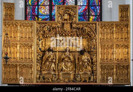 Danzig, Polen - 9. September 2020: Hauptaltar der Marienkirche (Basilika Mariacka) in Danzig. Der Altar ist das Werk von Michael von Augsburg. Stockfoto