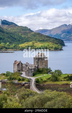 Eilean Donan Castle bei Dornie, Western Ross, Loch Duich, West Highlands, schottisches Hochland, Schottland, Großbritannien Stockfoto