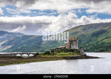 Eilean Donan Castle bei Dornie, Western Ross, Loch Duich, West Highlands, schottisches Hochland, Schottland, Großbritannien Stockfoto