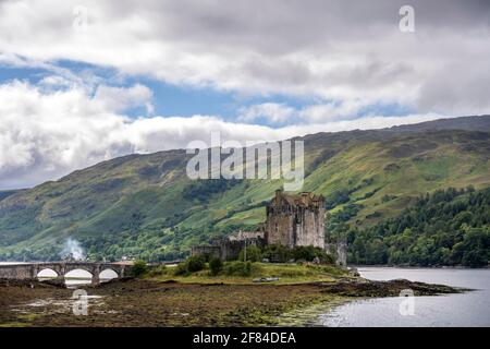 Eilean Donan Castle bei Dornie, Western Ross, Loch Duich, West Highlands, schottisches Hochland, Schottland, Großbritannien Stockfoto