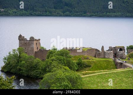 Ruine Schloss Urquhart, Urquhart Castle, am See Loch Ness bei Drumnadrochit, schottisches Hochland, Schottland, Grossbritannien Stockfoto