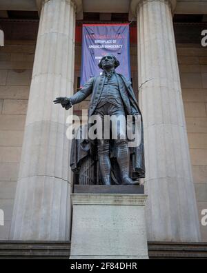 George-Washington-Denkmal vor der Federal Hall in der Wall Street, Financial District, Manhattan, New York City, New York State, USA Stockfoto