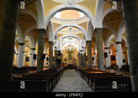 Szenische Innenansicht der barocken Capilla Real mit der gewölbten Kuppeldecke in Cholula, Puebla Mexiko. Stockfoto