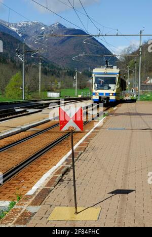 Stoppsignal für Zug, Centovalli Bahn Locarno-Domodossola, Re, Centovalli, Italien Stockfoto
