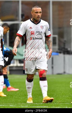 Mailand, Italien. April 2021. Radja Nainggolan (4) von Cagliari Calcio sah während der Serie EIN Spiel zwischen Inter Mailand und Cagliari Calcio im San Siro in Mailand, Italien. (Foto: Gonzales Photo/Alamy Live News Stockfoto