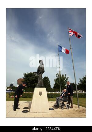 Brittish vetrans bei D Day gedenkfeiern in Colleville - Montgomery (Sword Beach Landing Site) in der Normandie, Frankreich. 5/6/2008 Fotografie von David Sandison The Independent Stockfoto