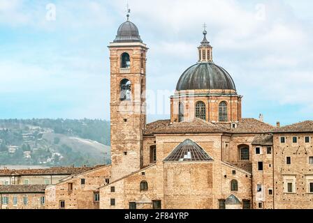 Duomo of Urbino (Kathedrale), Marken, Italien, gegründet 1021 über ein religiöses Gebäude aus dem 6. Jahrhundert. Stockfoto