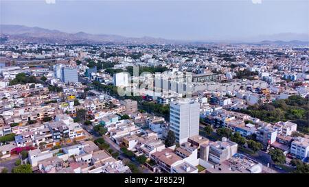 Luftaufnahme der Gemeinde Miraflores in der Stadt Lima, Peru. Stockfoto