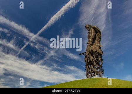 RZHEV, RUSSLAND - 21. AUGUST 2020 Rzhev Denkmal für den sowjetischen Soldaten. Der Gedächtniskomplex in Erinnerung an alle sowjetischen Soldaten des Zweiten Weltkriegs Stockfoto