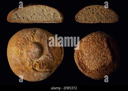 Zwei verschiedene Brotsorten mit jeweils einer Scheibe Isoliert auf schwarzem Hintergrund Stockfoto