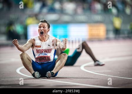 Doha 2019. Karsten Warholm feiert seinen Sieg bei den 400-Meter-Hürden der WM 2019. Stockfoto