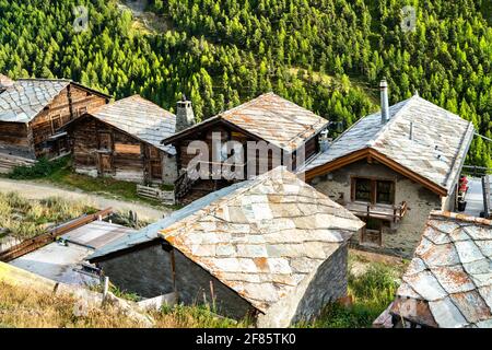 Traditionelle Holzhäuser in Findeln bei Zermatt - Matthehorn, Schweiz Stockfoto