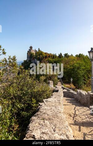 Alte Festung in der Stadt Domagnano, San Marino, Italien. Stockfoto