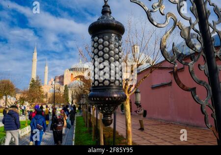 Die Hagia Sophia ist ein enormes architektonisches Wunder in Istanbul, Türkei, das vor fast 1,500 Jahren als christliche Basilika erbaut wurde. Mu Stockfoto