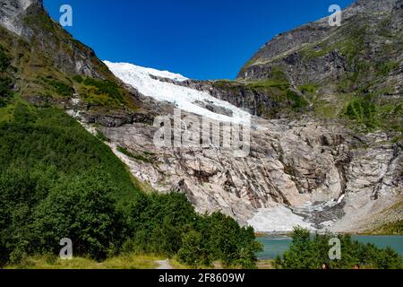 Briksdalsbreen Arm des Jostedalsbreen-Gletschers im Jahr 2019, Jostedalsbreen-Nationalpark, Norwegen Stockfoto