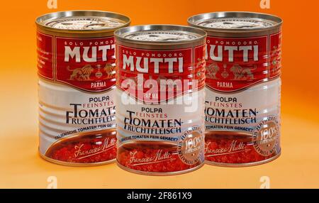 Tomaten Fruchtfleisch aus Mutti. Mutti - Industria Conserve Alimentari ist ein italienisches Unternehmen, das sich auf konservierte Lebensmittel, partische, spezialisiert hat Stockfoto