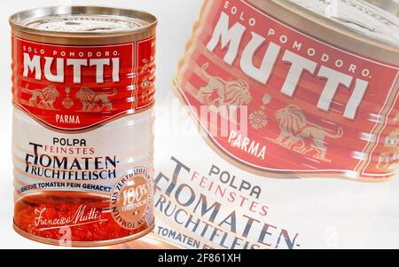 Tomaten Fruchtfleisch aus Mutti. Mutti - Industria Conserve Alimentari ist ein italienisches Unternehmen, das sich auf konservierte Lebensmittel, partische, spezialisiert hat Stockfoto