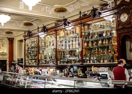 Stilvolles Restaurant Pastellaria Versailles in Lissabon, Portugal Stockfoto