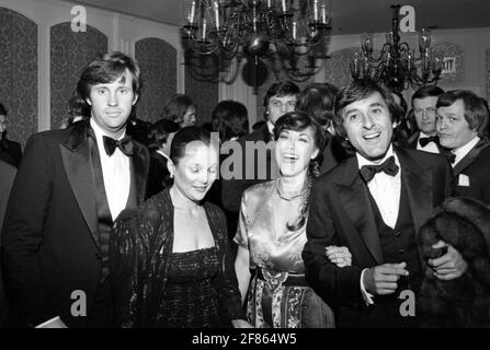 Robert Hays, Barbi Benton und George Gradow um die 1980er Jahre Credit: Ralph Dominguez/MediaPunch Stockfoto