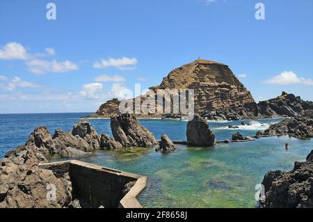 Die natürlichen Swimmingpools mit Meerwasser. Porto Moniz, der Insel Madeira. Portugal Stockfoto