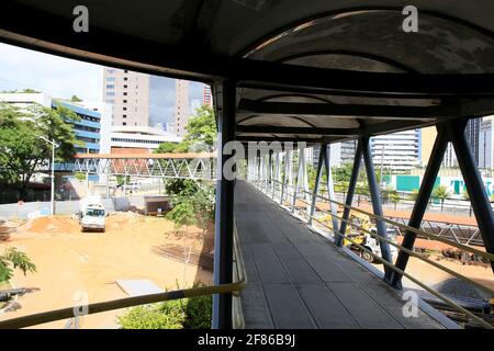 salvador, bahia, brasilien - 6. januar 2021: Fußgängerbrücke in der Stadt Salvador. Stockfoto