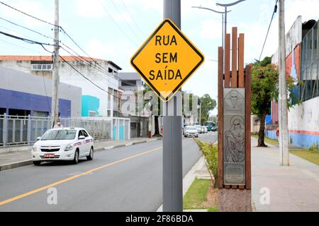 salvador, bahia, brasilien 4. januar 2021: Das Verkehrsschild weist auf eine Sackgasse in der Stadt Salvador hin. *** Ortsüberschrift *** Stockfoto