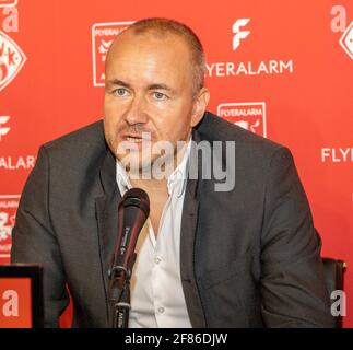 firo Wurzburger Kicker, Würzburg Deutschland, Würzburg, FLYERALARM Lounge, 20. Januar, 2020, Pressekonferenz, Präsentation einer neuen FLYERALARM-Unternehmenseinheit im Fußballbereich in Zusammenarbeit mit Felix Magath. Bild: Von links Präsentation von Flyeralarm Global Soccer, Thorsten Fischer (Vorsitzende des Vorstands der FLYERALARM GmbH und Vorsitzende des Aufsichtsrats der Kickers Würzburg) weltweit Stockfoto