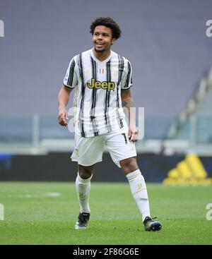 Turin, Italien. April 2021. Weston Mckennie des FC Juventus feiert sein Tor während eines Serie-A-Fußballspiels zwischen dem FC Juventus und Genua in Turin, Italien, am 11. April 2021. Quelle: Federico Tardito/Xinhua/Alamy Live News Stockfoto