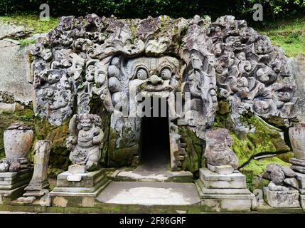 Goa Gajah (Elefantenhöhle) Tempelkomplex und Heiligtum in der Nähe von Ubud, Bali, Indonesien. Stockfoto