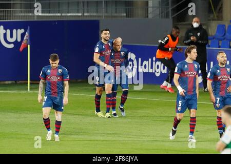 Huesca, Spanien. April 2021. (L-R) Rafa mir, Sandro Ramirez (Huesca) Fußball/Fußball: Rafa mir und Sandro feiern nach Sandros Tor beim spanischen Spiel „La Liga Santander“ zwischen SD Huesca 3-1 Elche CF im Estadio El Alcoraz in Huesca, Spanien . Quelle: Mutsu Kawamori/AFLO/Alamy Live News Stockfoto