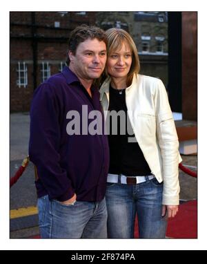 Prominente Gäste kommen für die Aufnahme der zweiten Serie Shane Connor Australischer Schauspieler Bild David Sandison 17/4/2005 Stockfoto