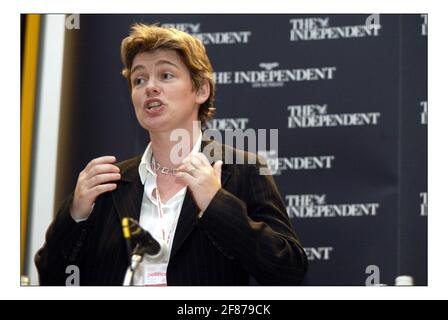 The Independent Fringe Meeting mit den Rednern David Miliband, Ruth Kelly und Ed Balls unter dem Vorsitz von Steve Richards beim Labor Party Conf. In Brighton.pic David Sandison 26/9/2005 Stockfoto