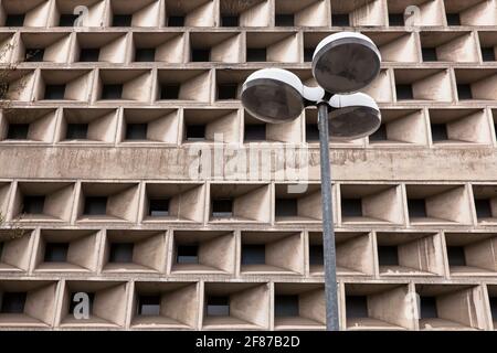 Universitäts- und Stadtbibliothek in der Kerpener Straße im Stadtteil Lindenthal, erbaut 1966 nach Plänen des Architekten Rolf Gutbrod, Köln. Stockfoto